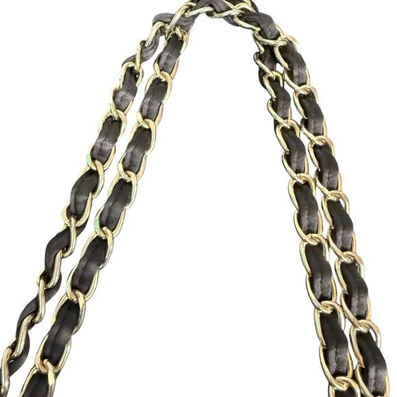 DSW Elegant Black Tote with Gold Details (B5) - Picture 7 of 16